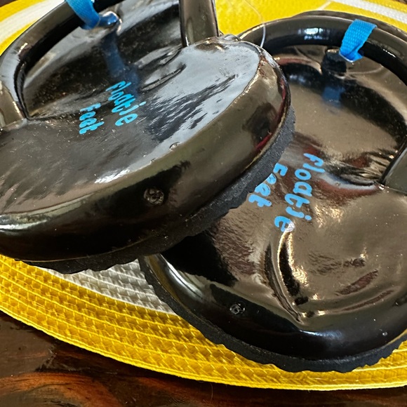 Black Floaties - Picture 6 of 7